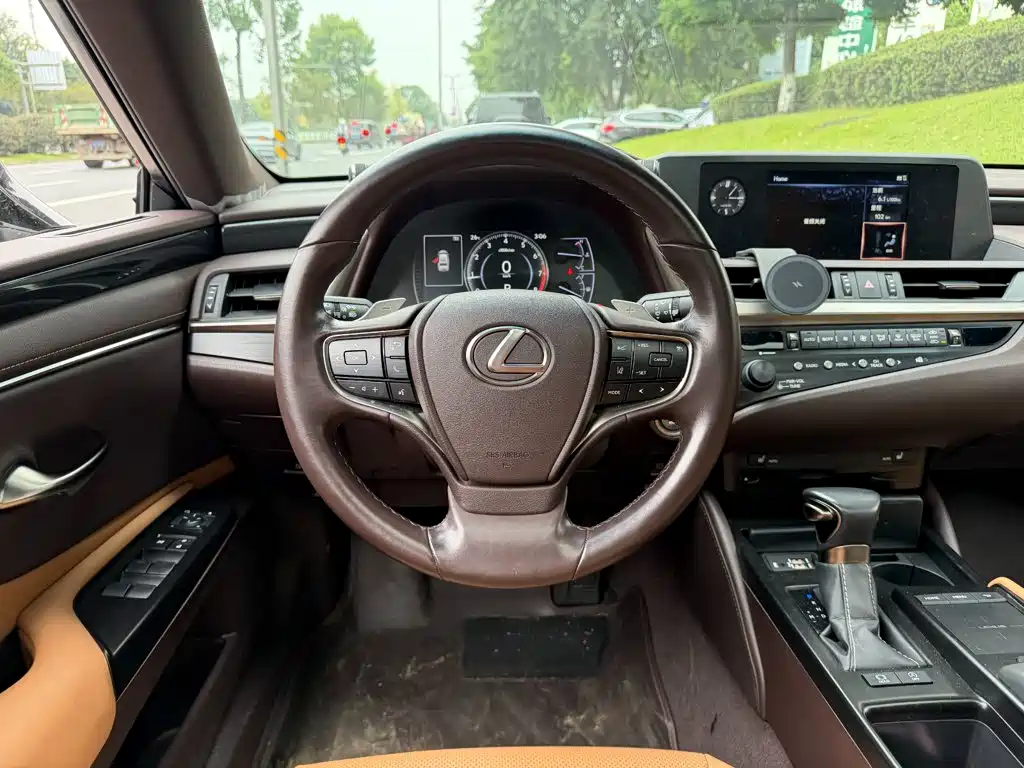 Lexus ES — миниатюра 14