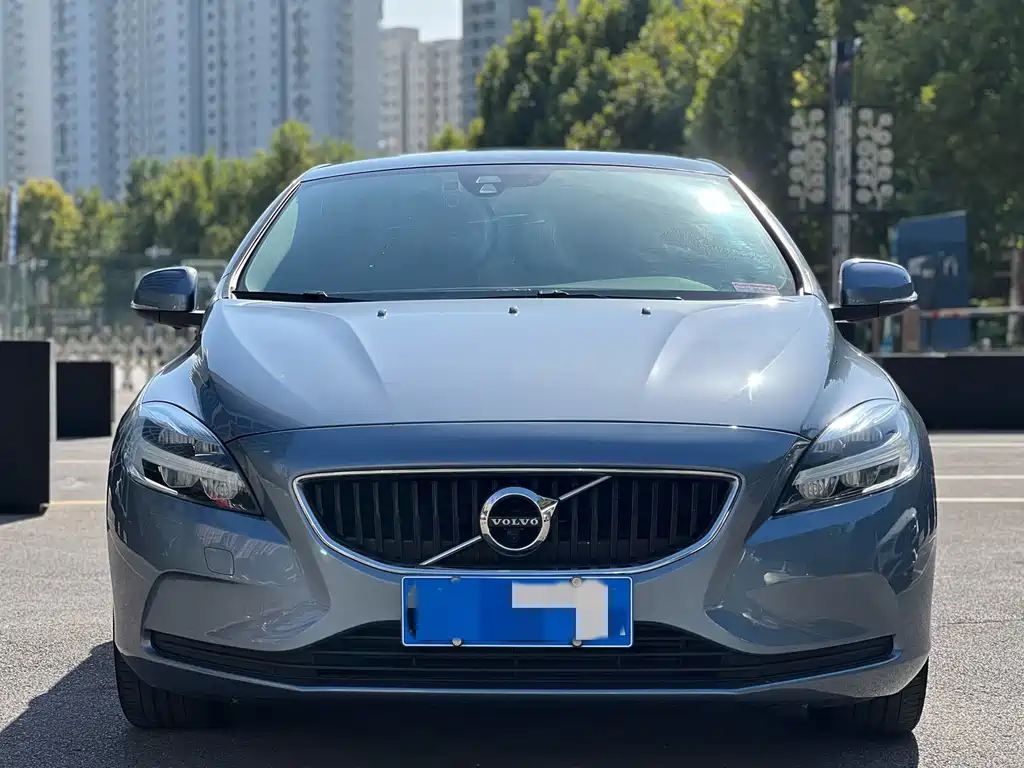Volvo V40 — миниатюра 2