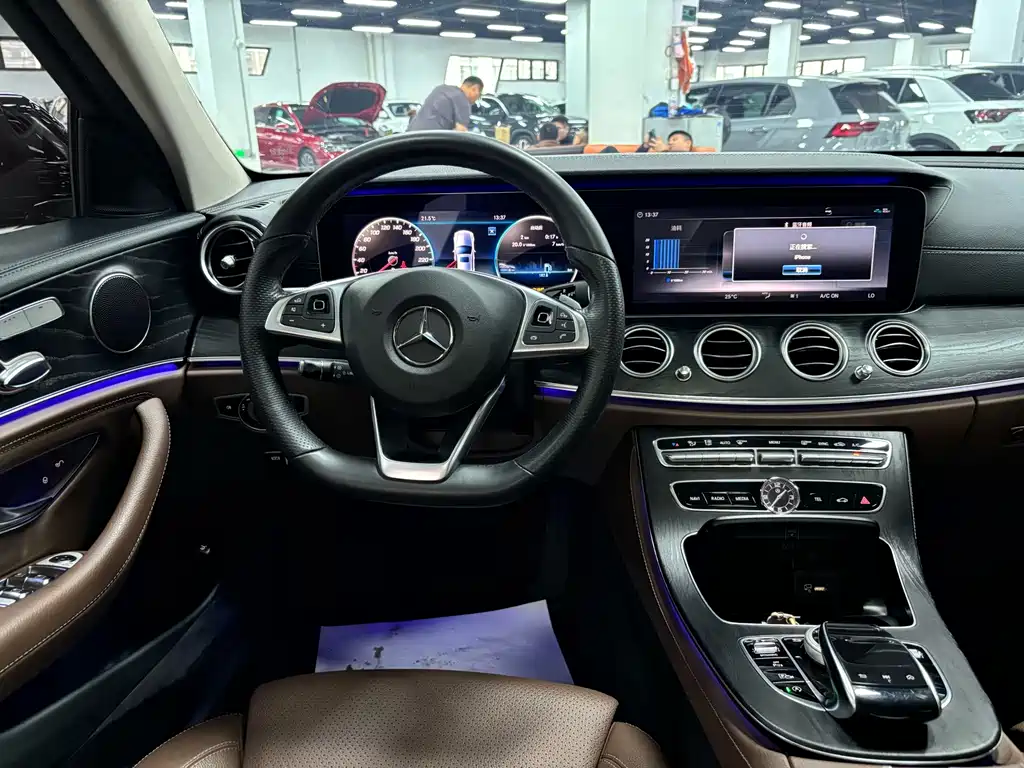 Mercedes-Benz E-Class — миниатюра 10