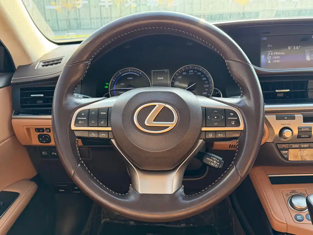 Lexus ES — миниатюра 5