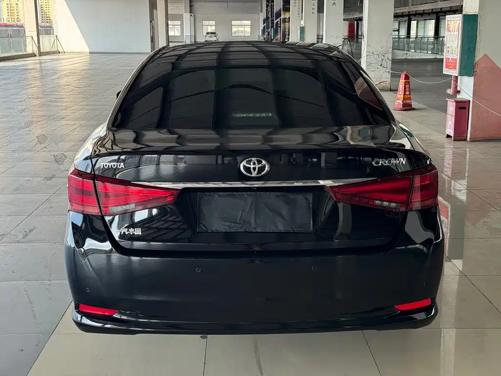 Toyota Crown — миниатюра 5