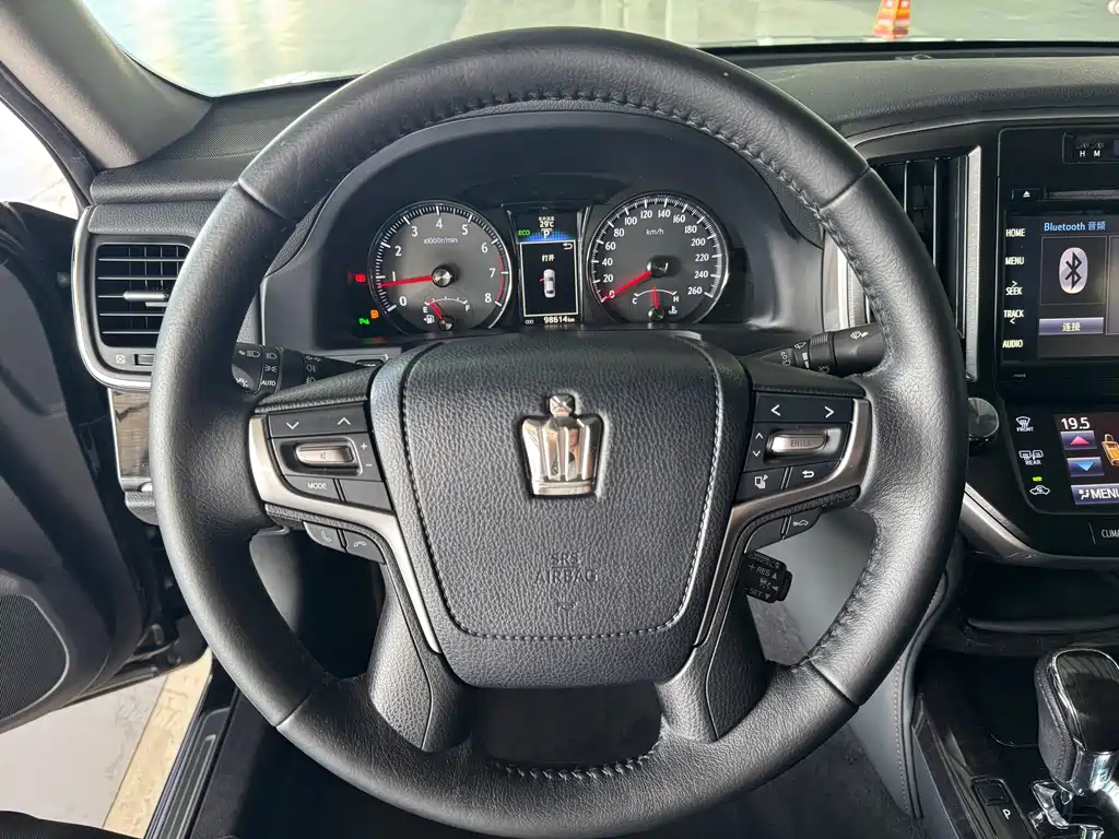 Toyota Crown — миниатюра 7