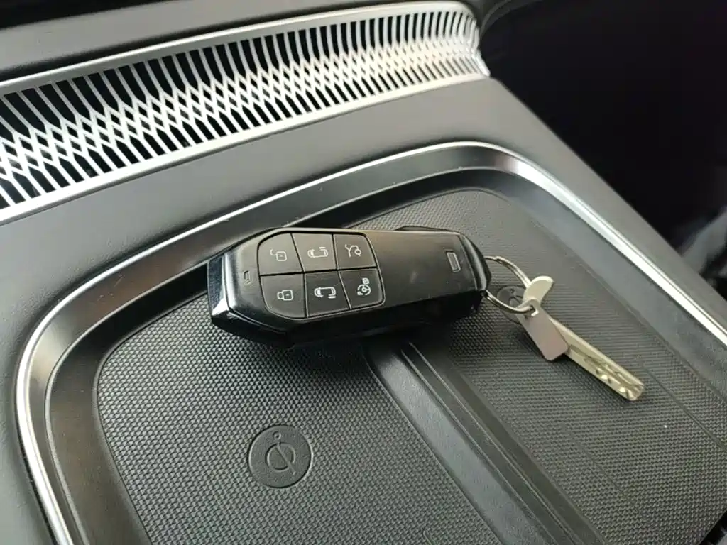 XPeng X9 — миниатюра 9