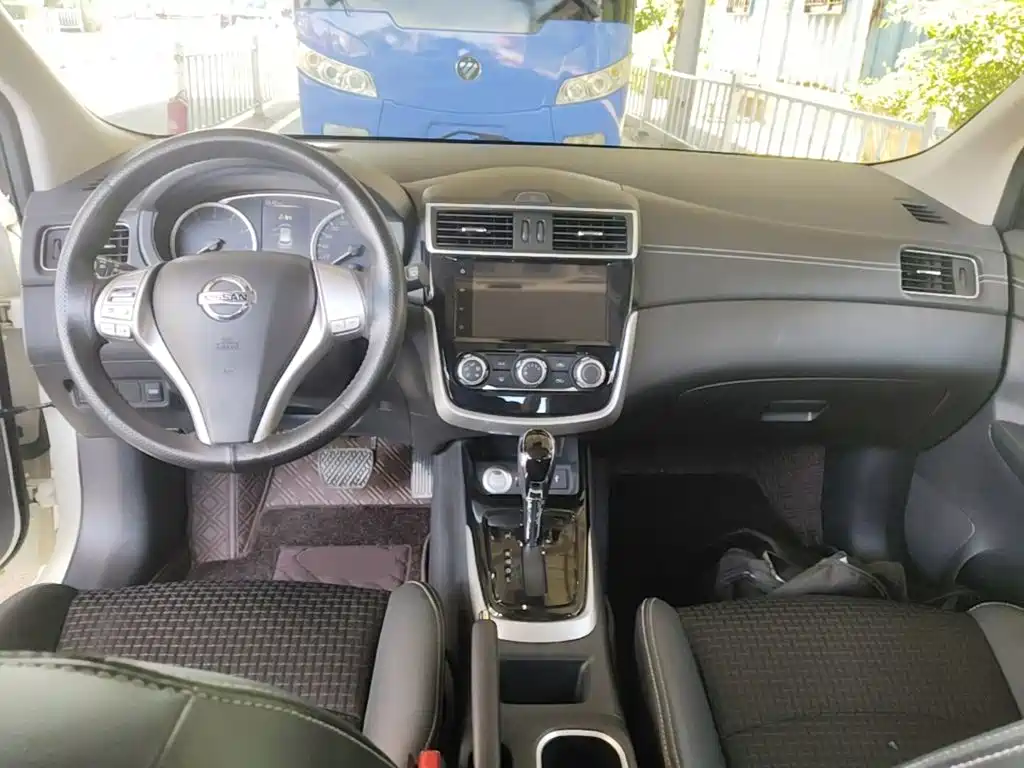 Nissan Tiida — миниатюра 10