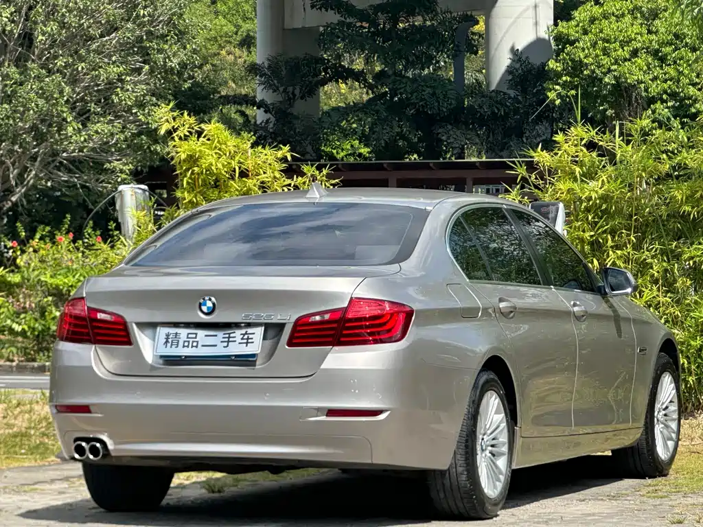 BMW 5 Series — миниатюра 6