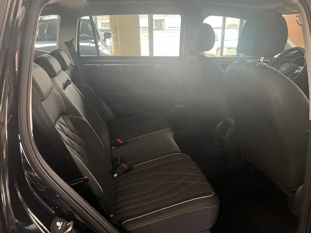 Volkswagen Tiguan L — миниатюра 18