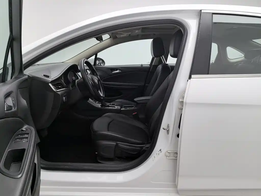 Buick Verano — миниатюра 10