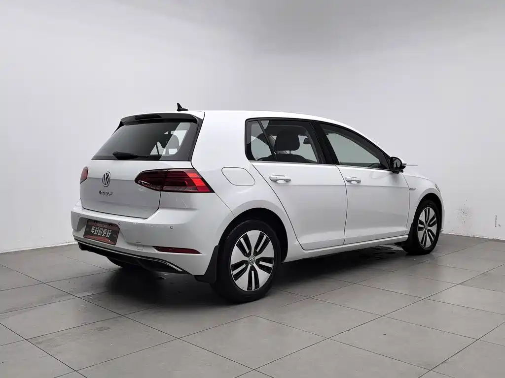 Volkswagen Golf EV — миниатюра 2