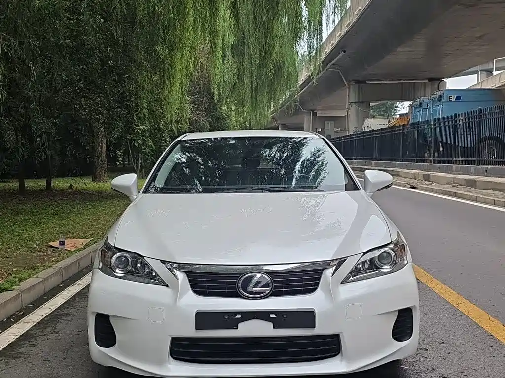 Lexus CT — миниатюра 2
