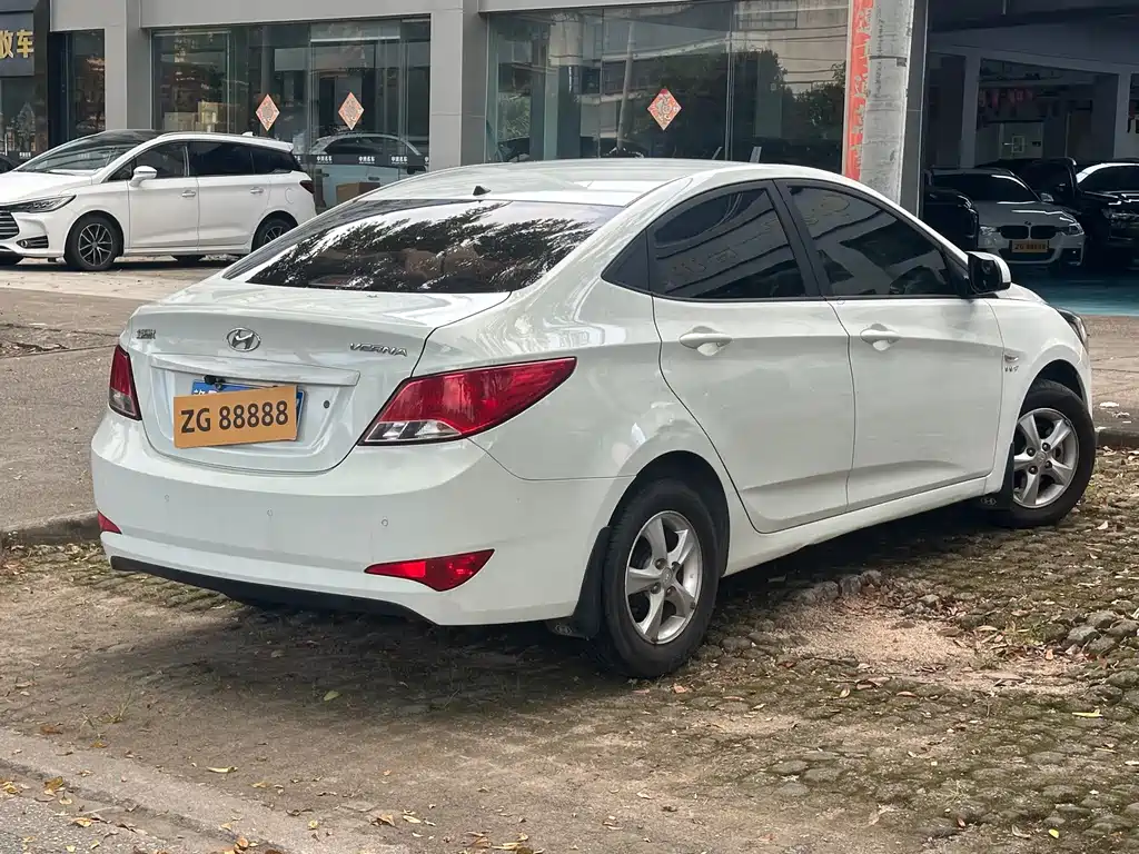 Hyundai Verna — миниатюра 4