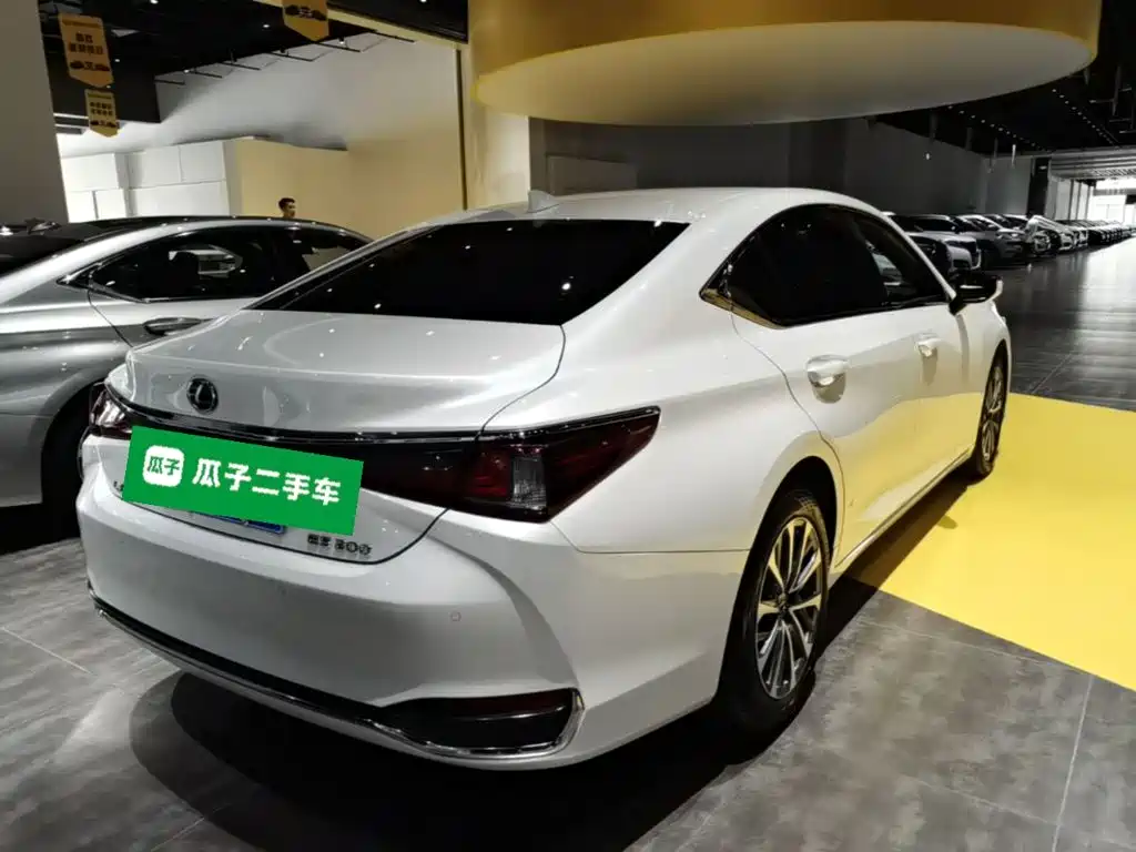 Lexus ES — миниатюра 7