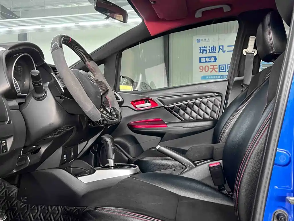 Honda Fit — миниатюра 6
