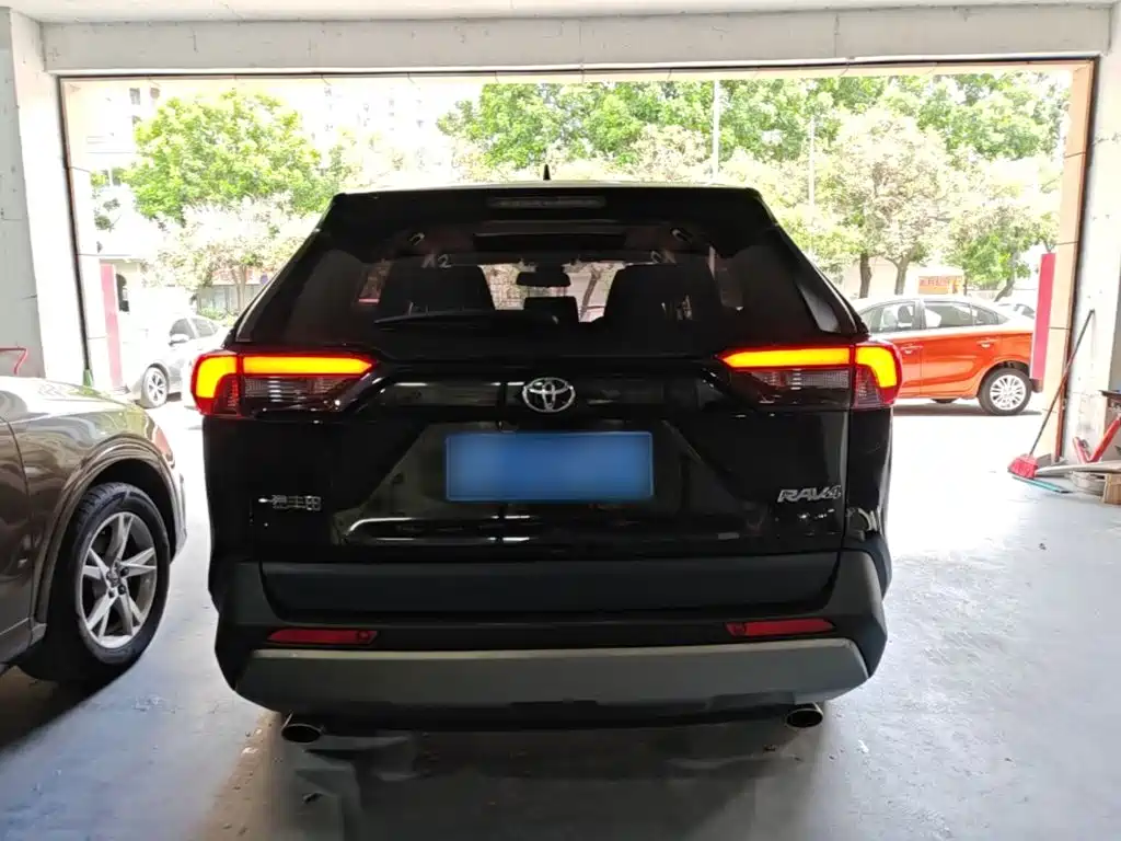 Toyota RAV4 — миниатюра 6