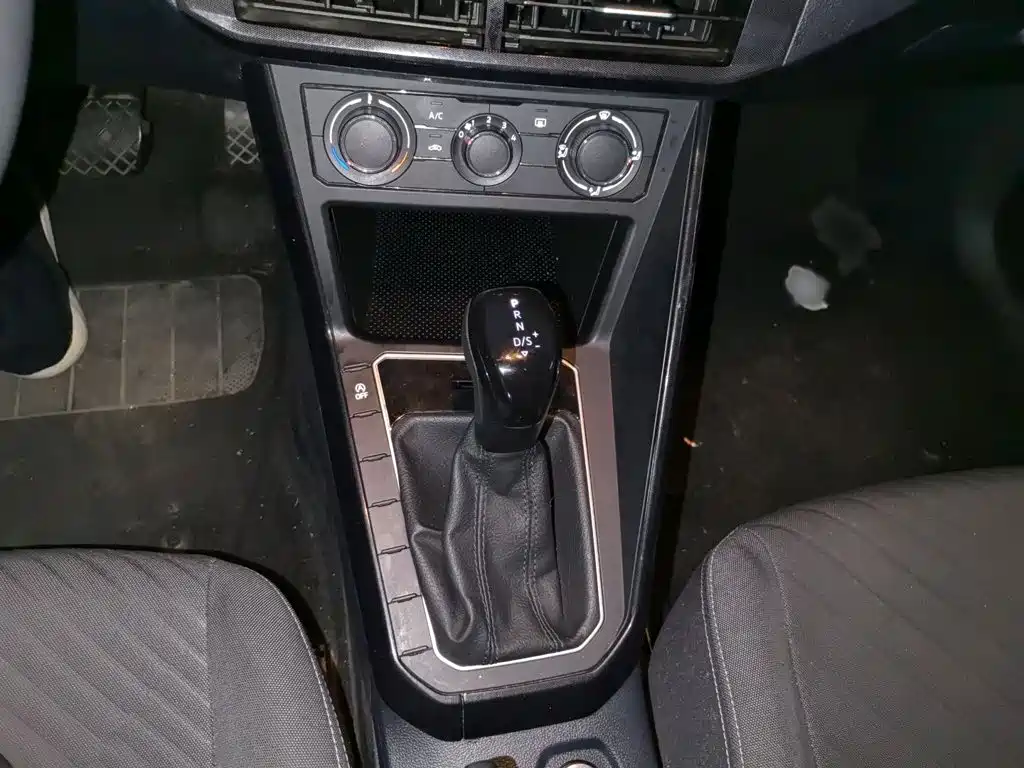 Volkswagen Lavida — миниатюра 7