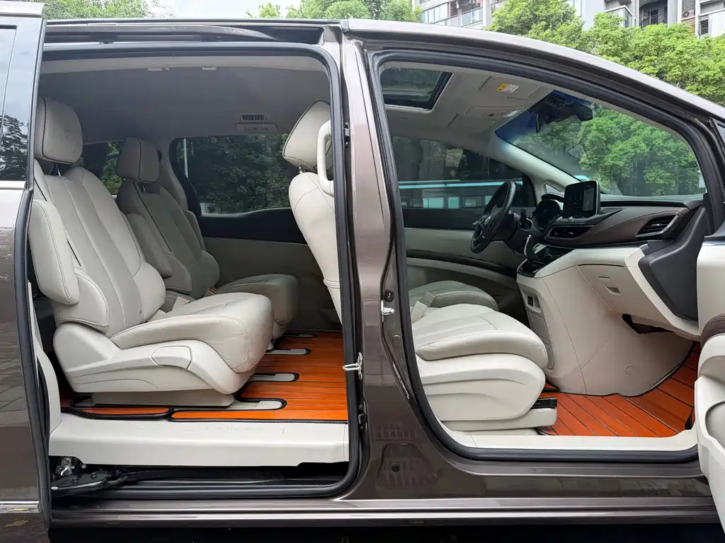 Buick GL8 — миниатюра 11