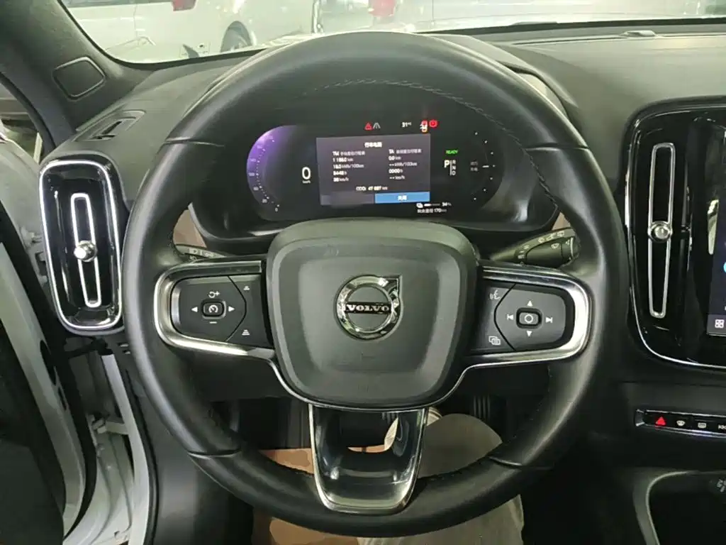 Volvo XC40 NEV — миниатюра 11