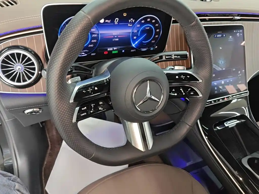 Mercedes-Benz EQE SUV — миниатюра 11