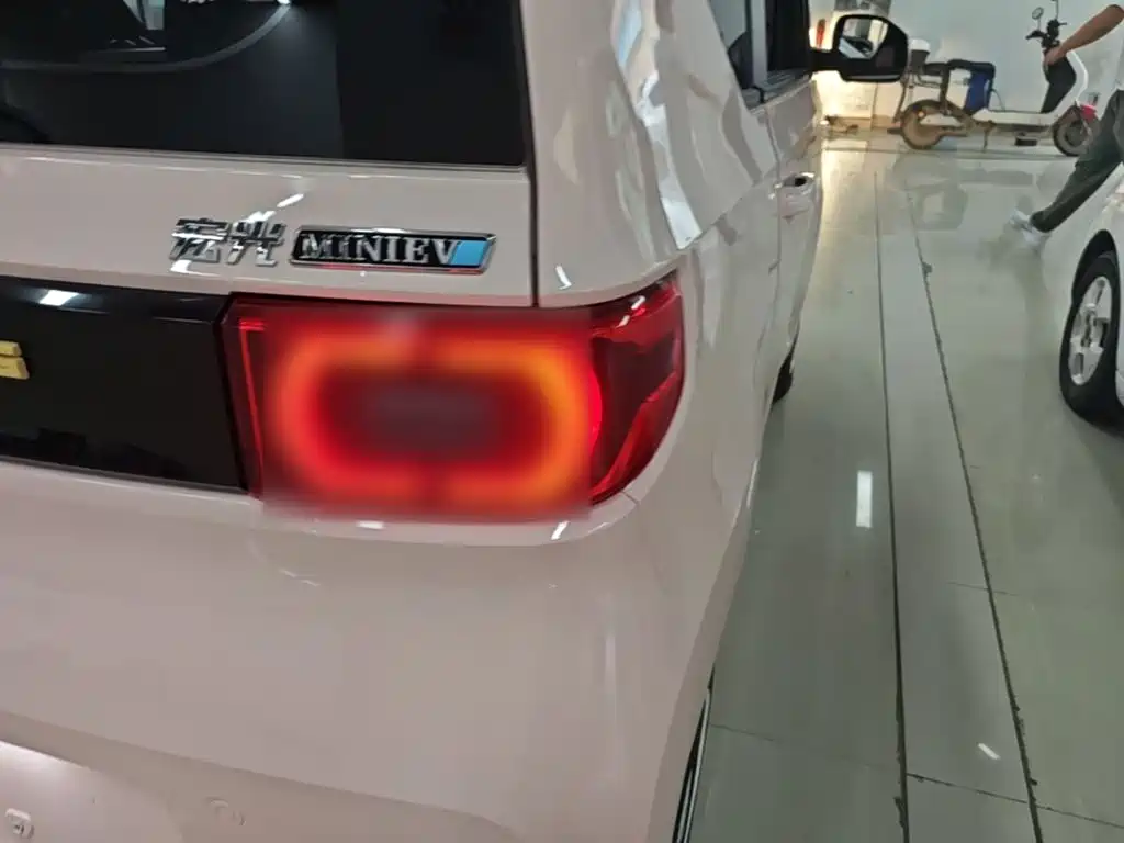 Wuling MINIEV — миниатюра 8
