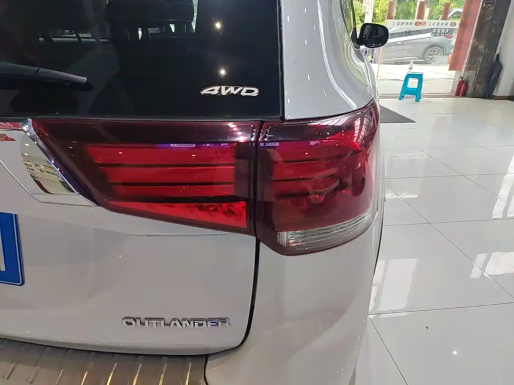 Mitsubishi Outlander — миниатюра 8