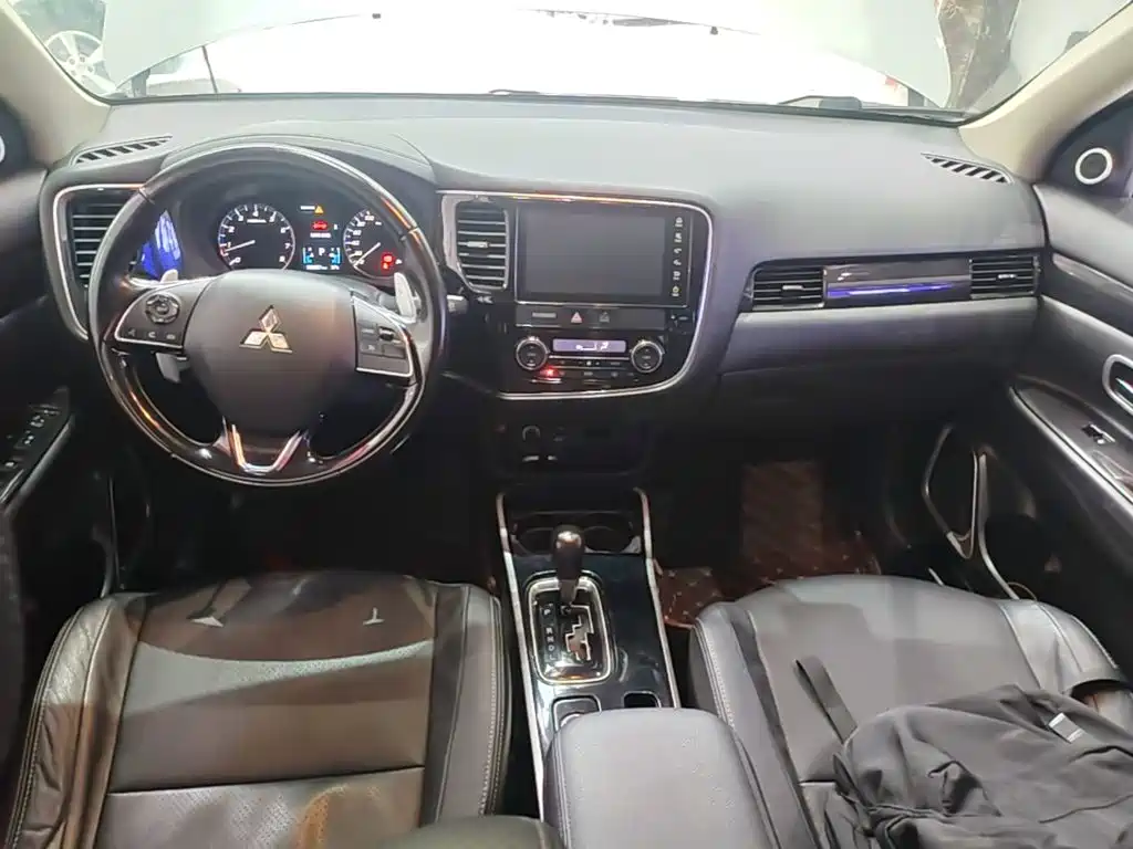 Mitsubishi Outlander — миниатюра 10