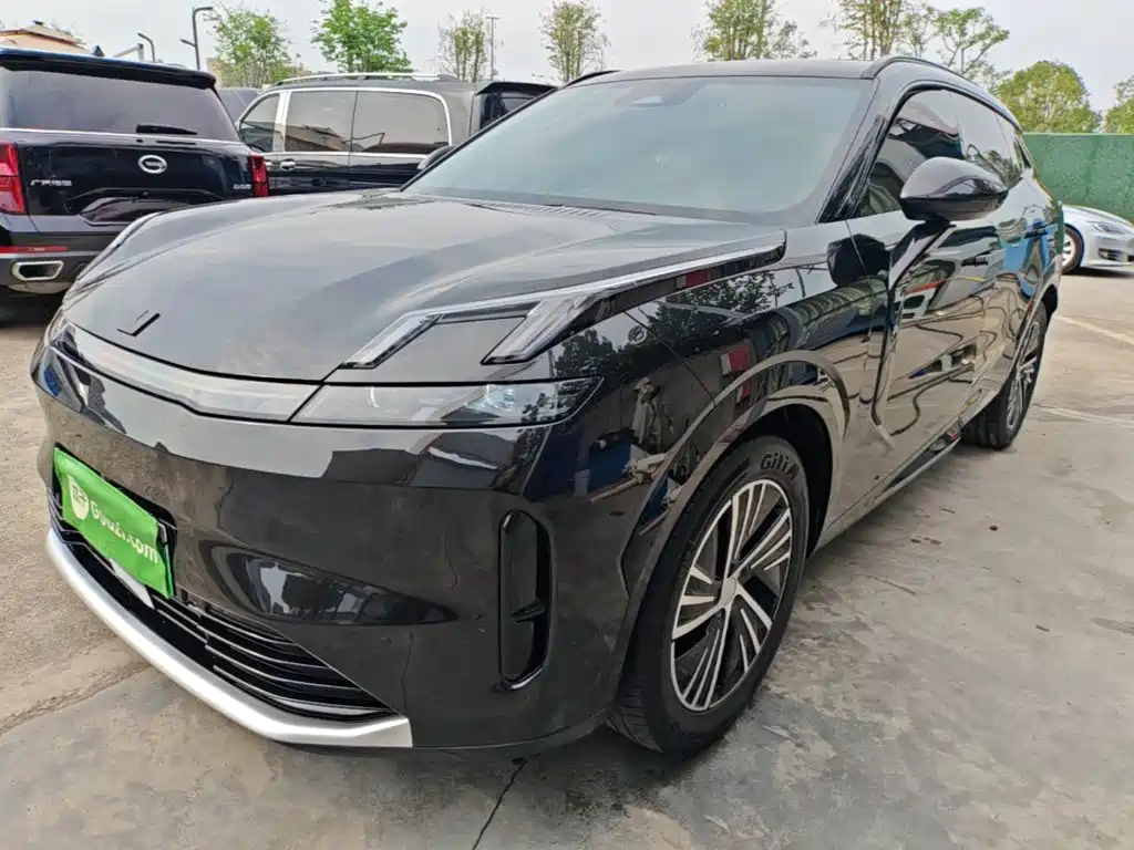 Lynk & Co 08 EM-P 2025