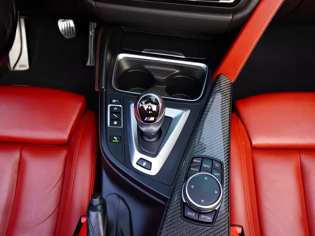 BMW M4 — миниатюра 10