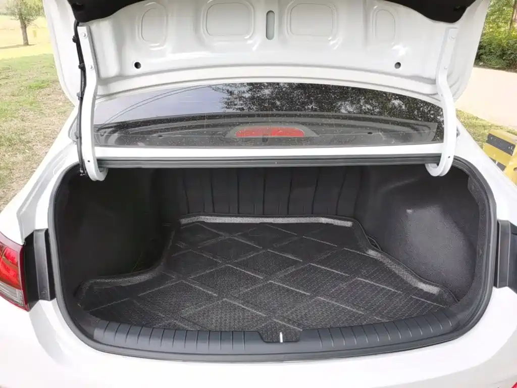 Hyundai Elantra — миниатюра 19