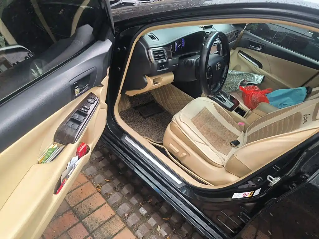 Toyota Camry — миниатюра 12