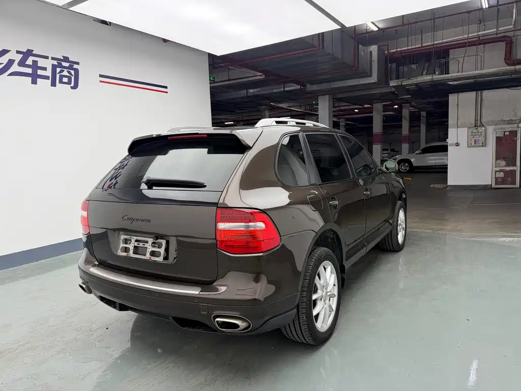 Porsche Cayenne — миниатюра 4