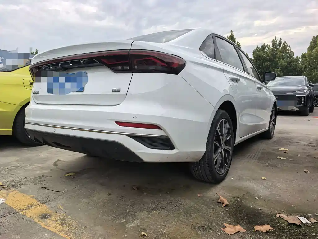 Geely Emgrand — миниатюра 9