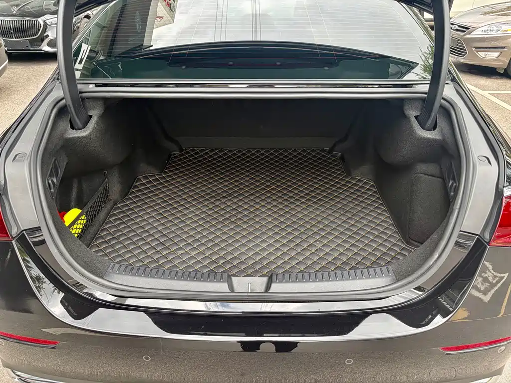 Mercedes-Benz E-Class E 2024 E 300 L Fashion