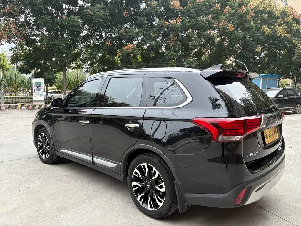 Mitsubishi Outlander — миниатюра 5