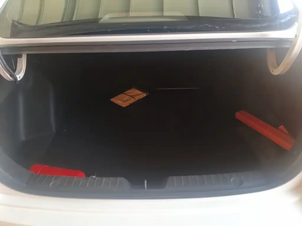 Changan Eado New Energy — миниатюра 19