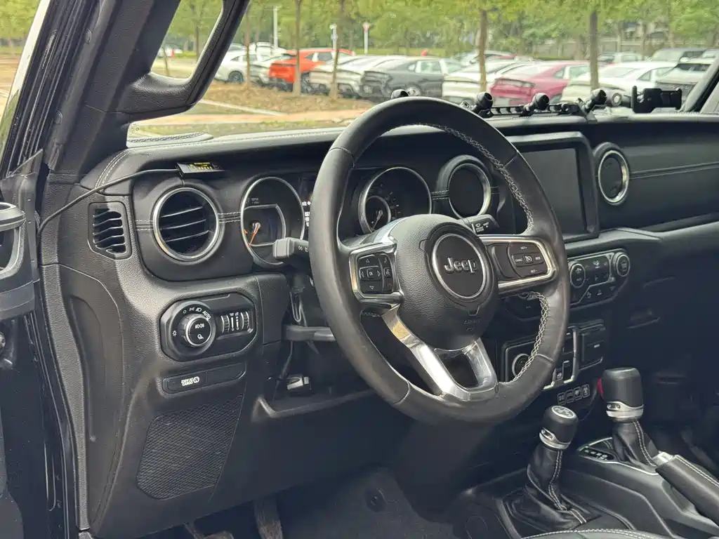 Jeep Gladiator — миниатюра 10