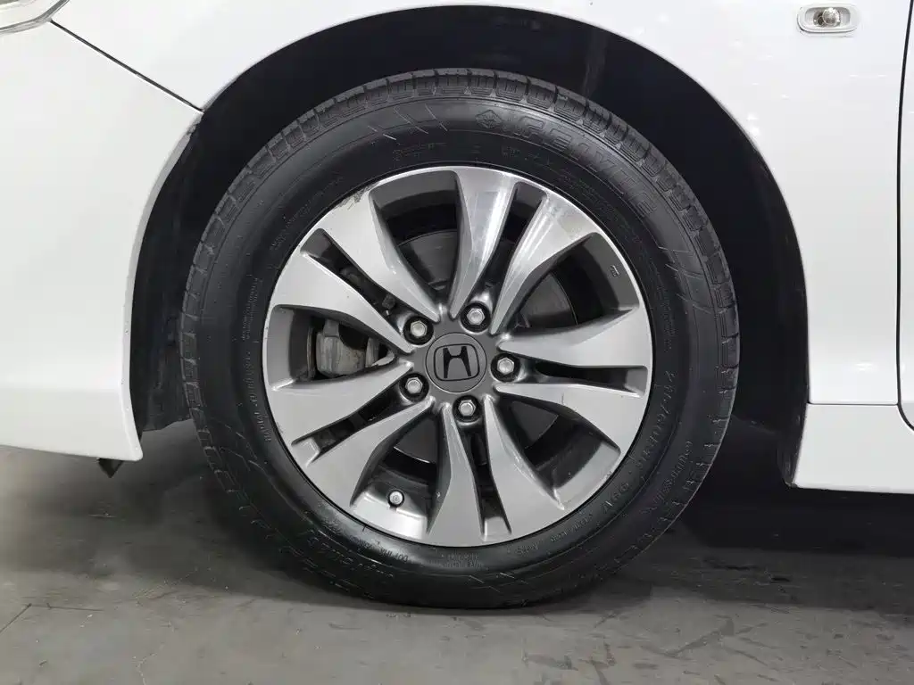 Honda Accord — миниатюра 17
