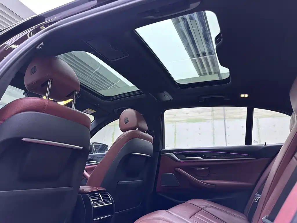 BMW 5 Series — миниатюра 12