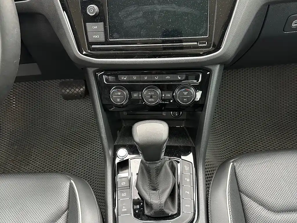 Volkswagen Tiguan L PHEV — миниатюра 10