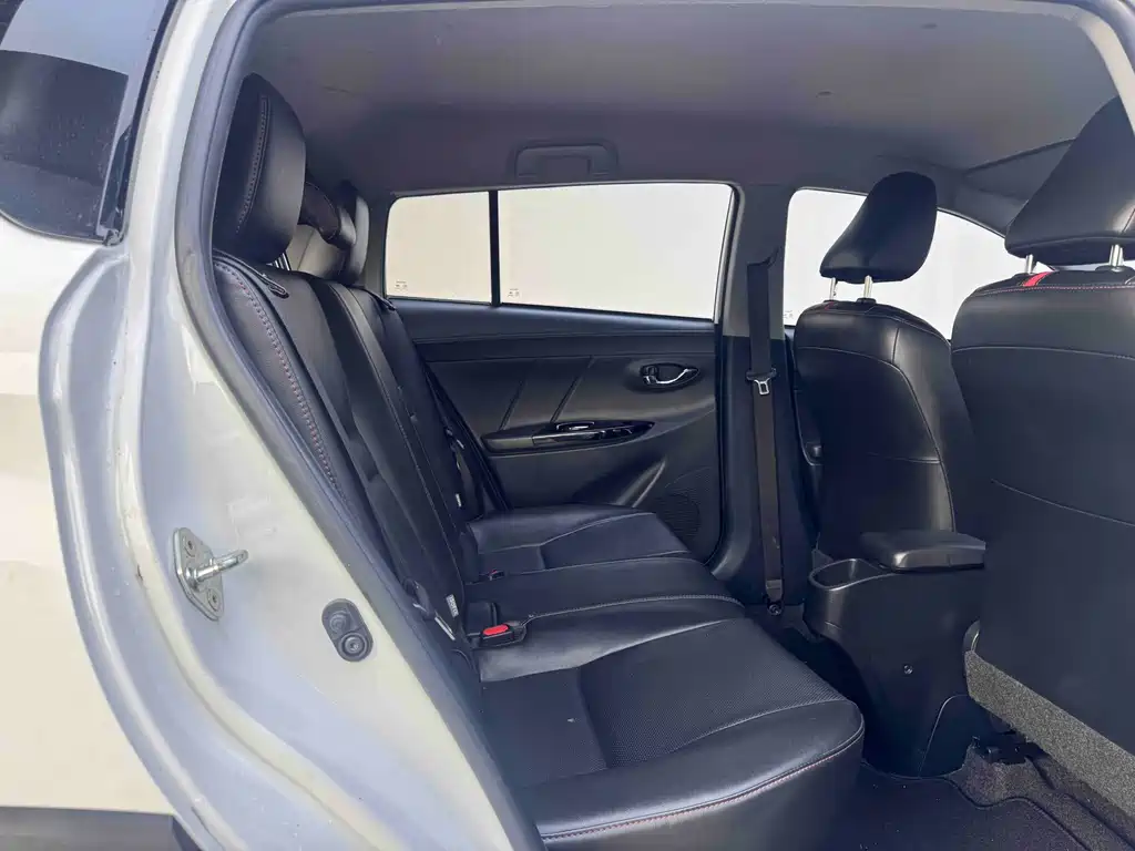 Toyota Yaris L — миниатюра 8