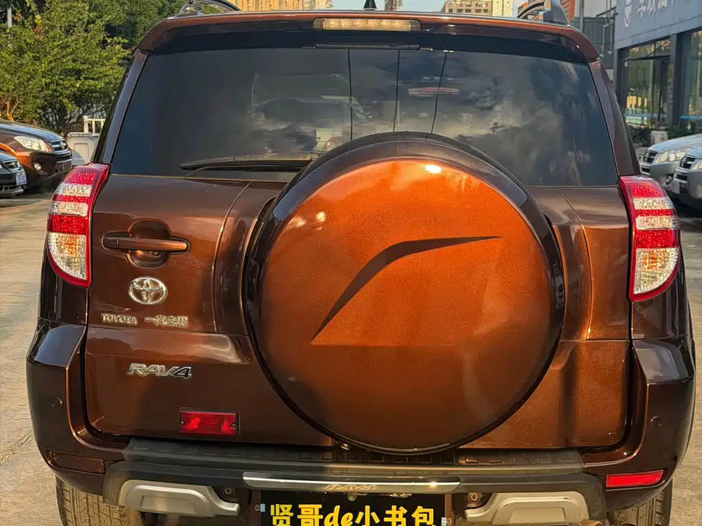 Toyota RAV4 — миниатюра 5