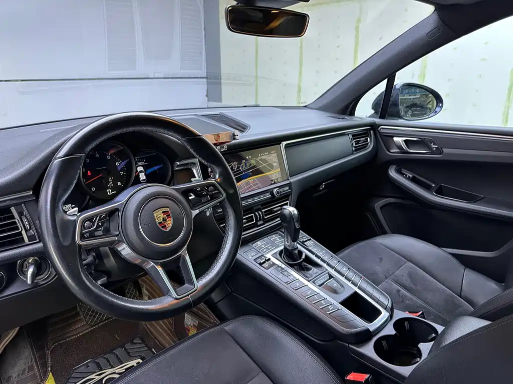 Porsche Macan — миниатюра 10