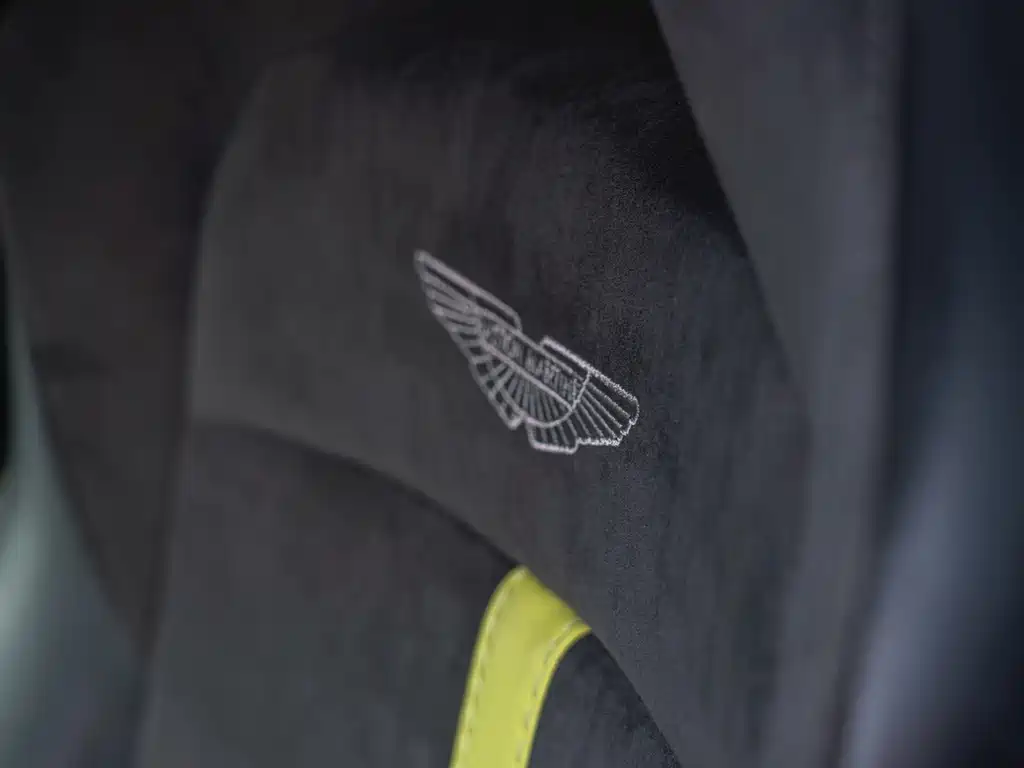 Aston Martin V8 Vantage — миниатюра 13