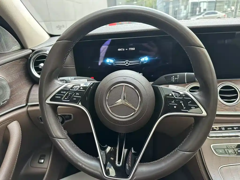 Mercedes-Benz E-Class — миниатюра 11