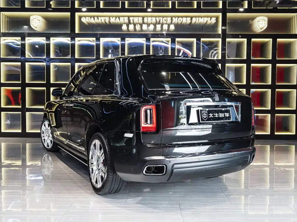 Rolls-Royce Cullinan 2018 мест