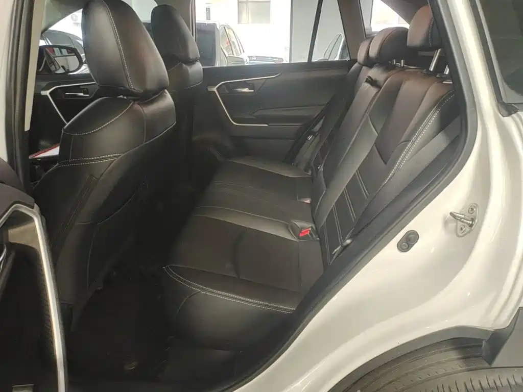 Toyota RAV4 — миниатюра 17