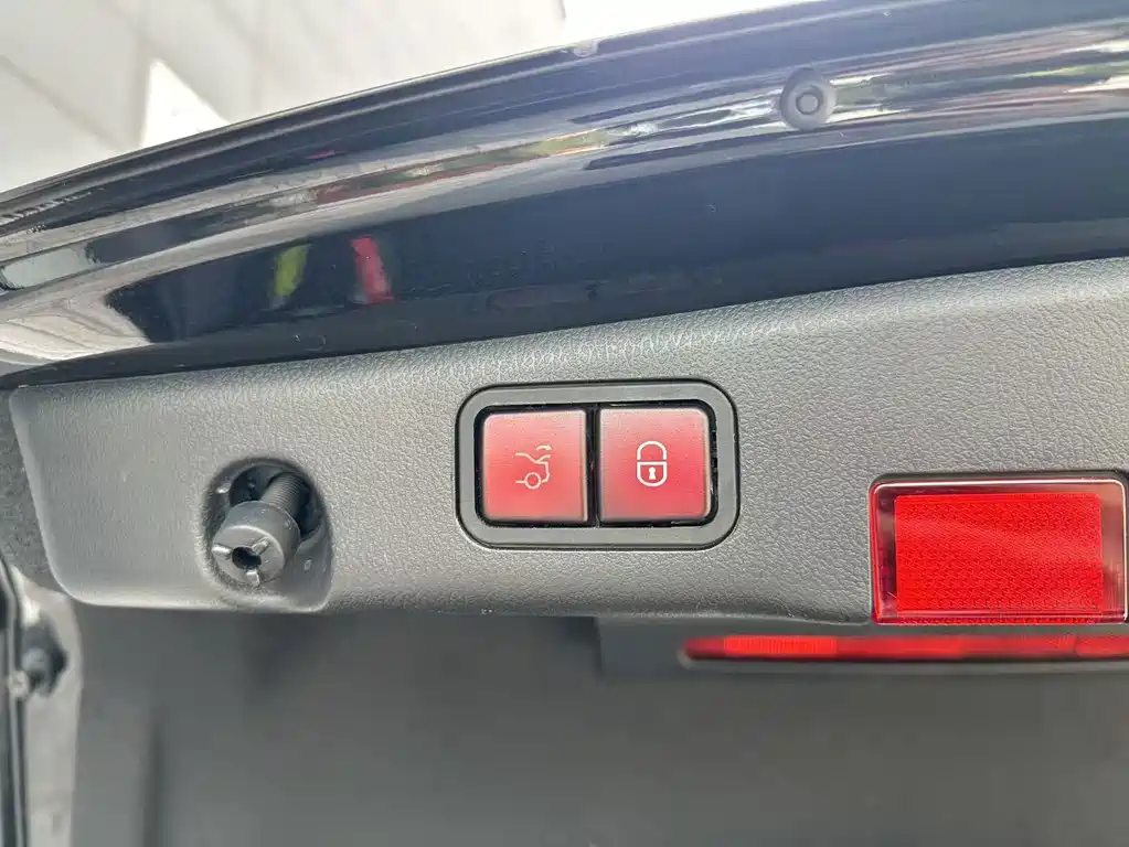 Mercedes-Benz E-Class — миниатюра 42
