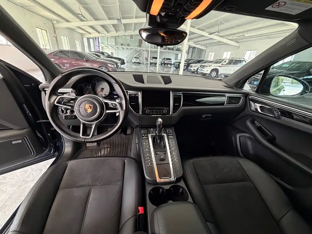 Porsche Macan — миниатюра 9