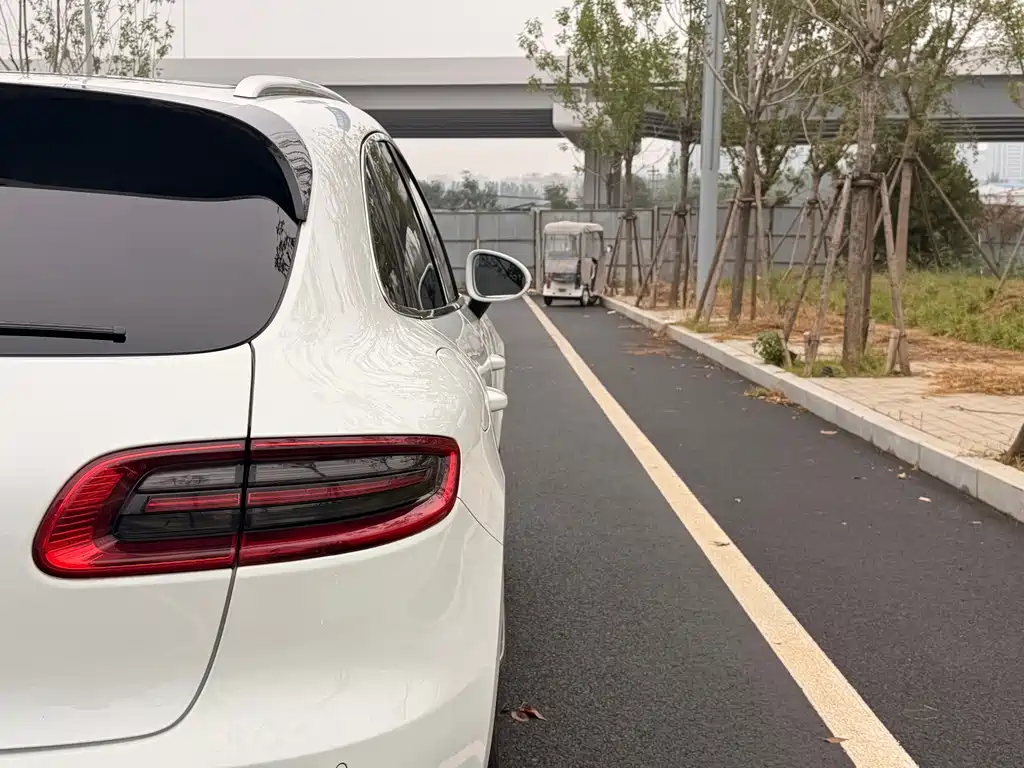 Porsche Macan — миниатюра 7