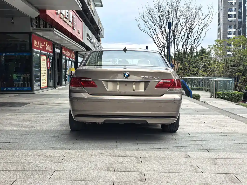 BMW 7 Series — миниатюра 5