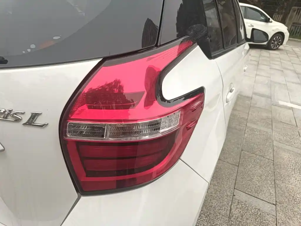 Toyota Yaris L — миниатюра 8