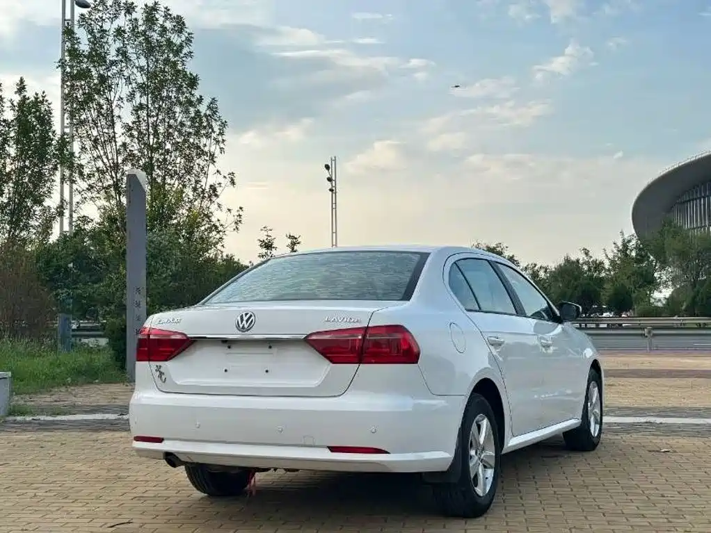 Volkswagen Lavida — миниатюра 4